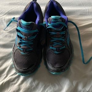 NWOT Saucony  trail sneakers